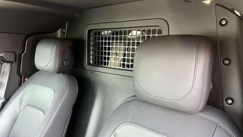 Usado Land Rover Defender HSE Dynamic 300 HP (220 kW) 2022 Cinzento SUV