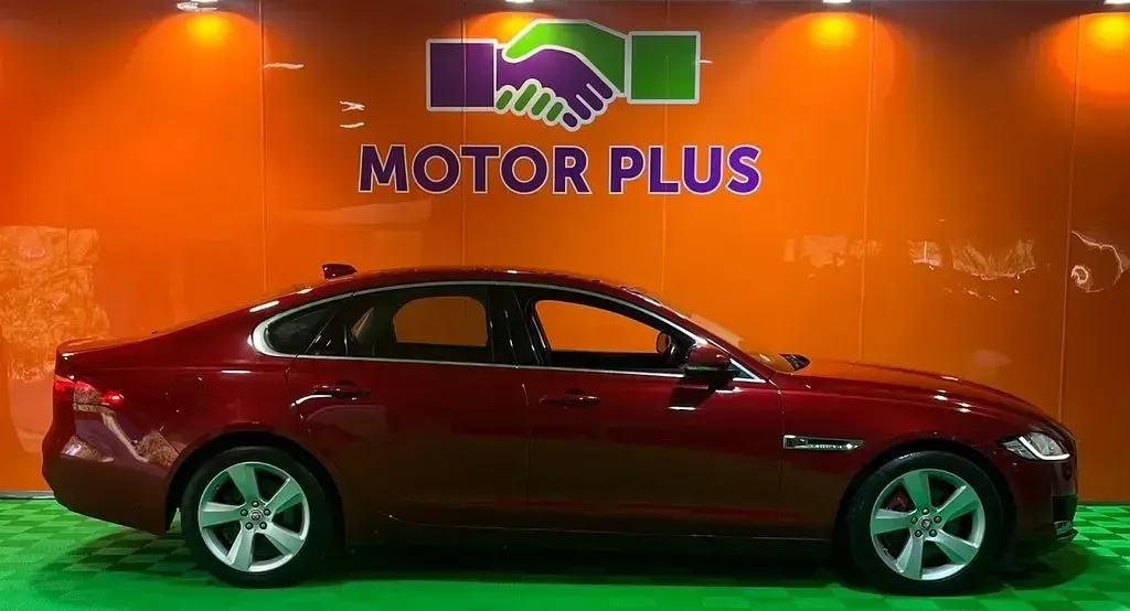 Used Jaguar XF Portfolio 180 HP (132 kW) 2016 Red Sedan