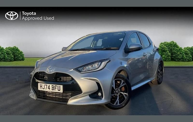 Used Toyota Yaris Hybrid Design 116 HP (85 kW) 2024 Silver Hatchback