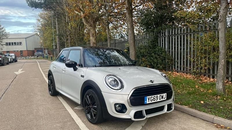 Silver Used 2019 Mini Cooper Hatch Hatchback | £14,985 (Fair price) - Image 1/4