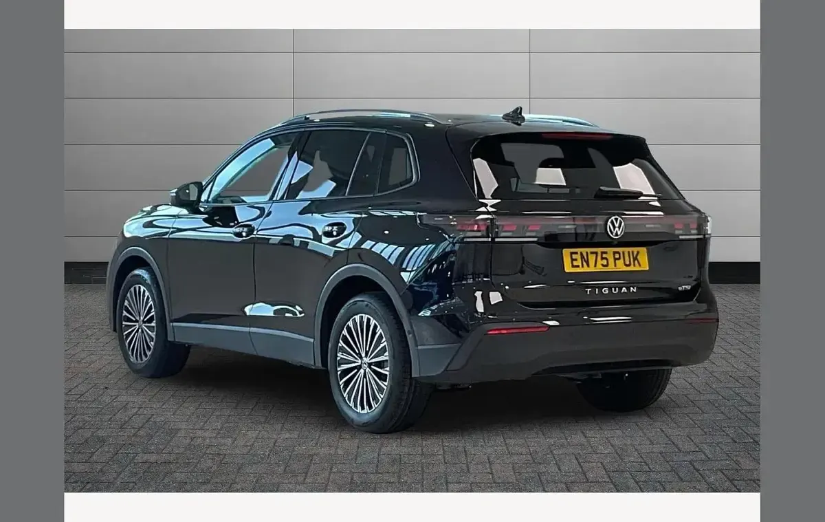 Używany VW Tiguan Match 150 KM (110 kW) 2026 Czarny SUV
