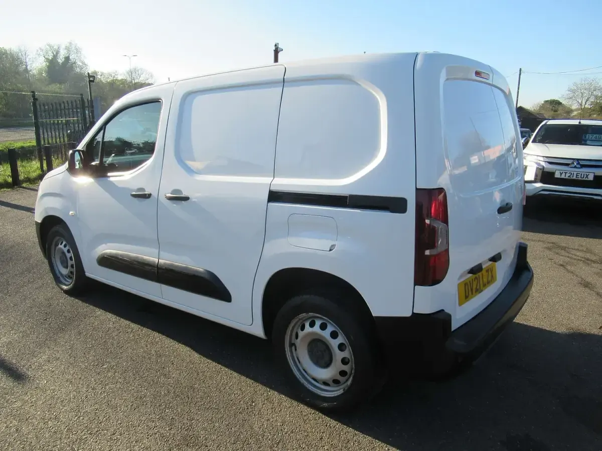 Used Vauxhall Combo 100 HP (73 kW) 2021 White Van