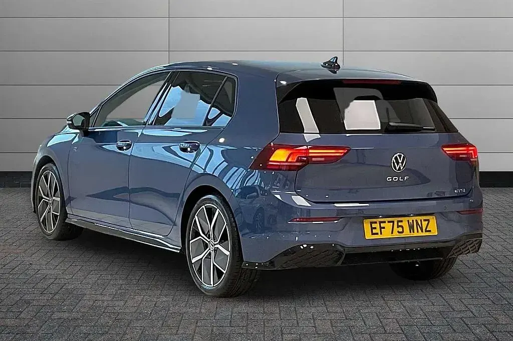 Used VW Golf VIII R-line 150 HP (110 kW) 2026 Anemone blue Hatchback