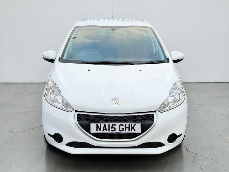 Used Peugeot 208 Access 82 HP (60 kW) 2015 White Hatchback