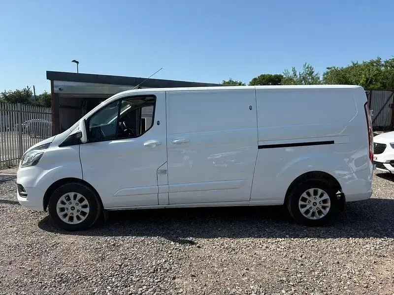 Used Ford Transit Custom Limited 130 HP (95 kW) 2022 White Van