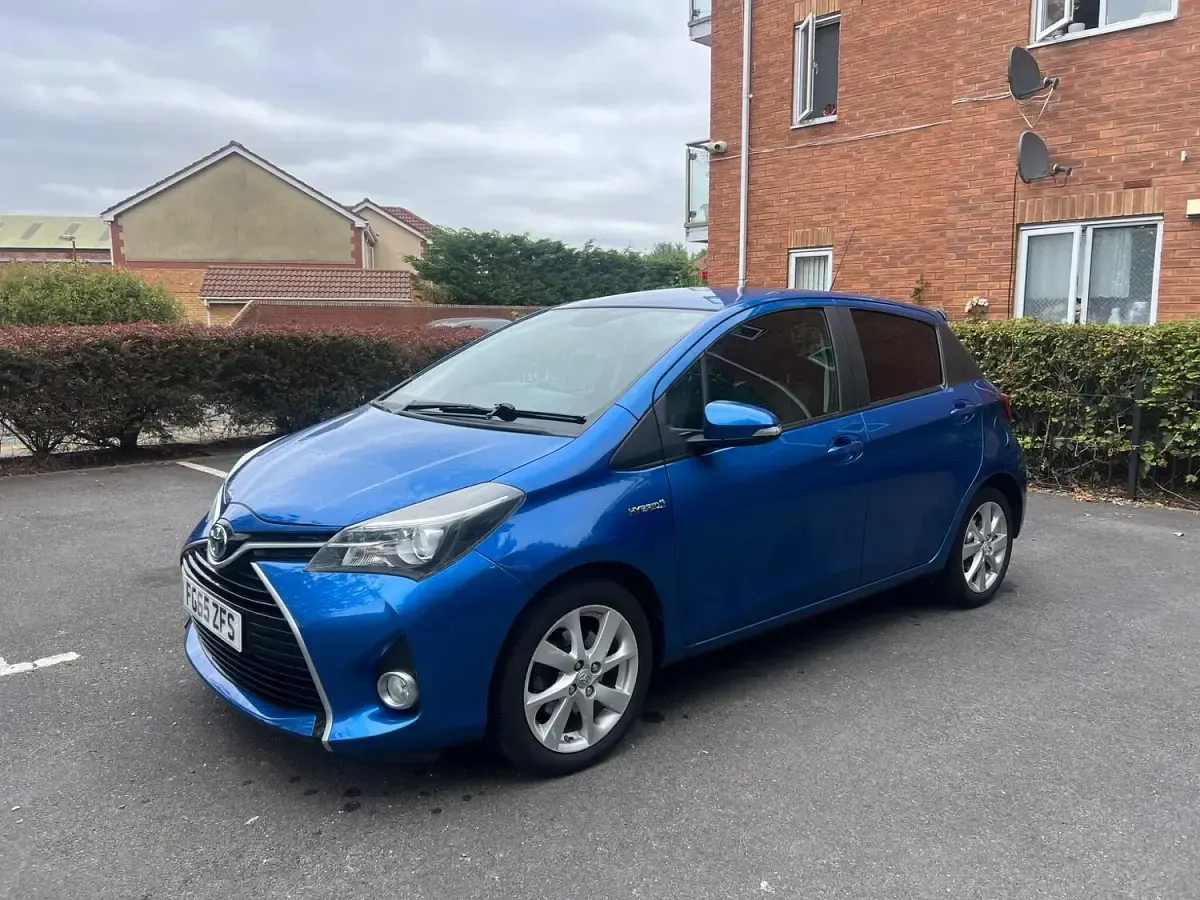 Used Toyota Yaris Sport 100 HP (73 kW) 2015 Blue Hatchback