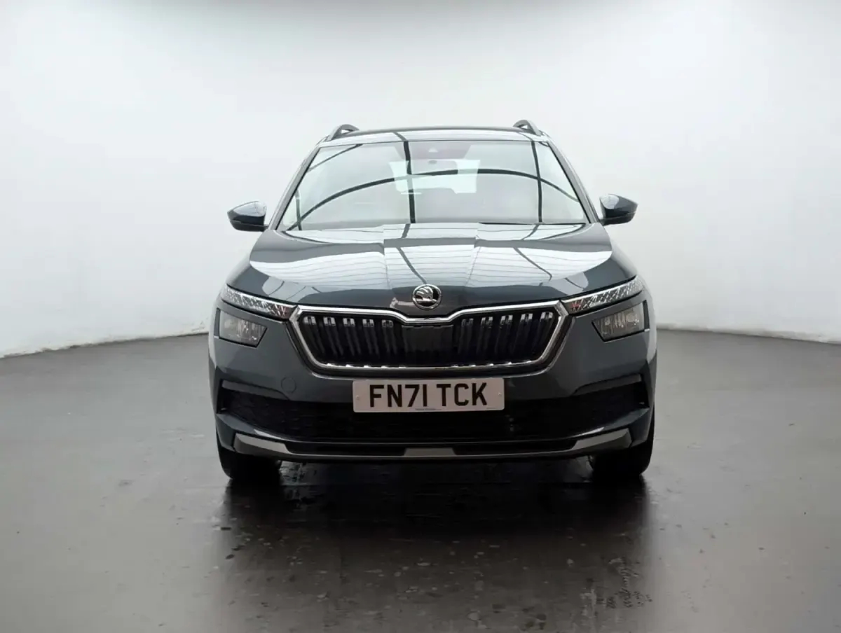 Usado Skoda Kamiq SE 115 HP (84 kW) 2021 Cinzento SUV