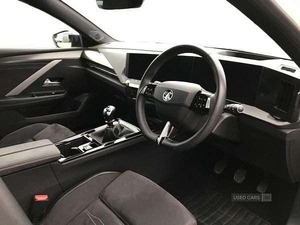 Used Vauxhall Astra Ultimate 130 HP (95 kW) 2024 White Hatchback