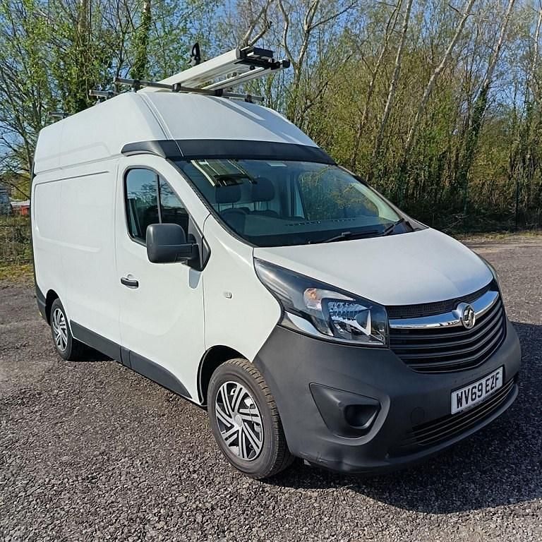 Used Vauxhall Vivaro 125 HP (91 kW) 2019 White MPV