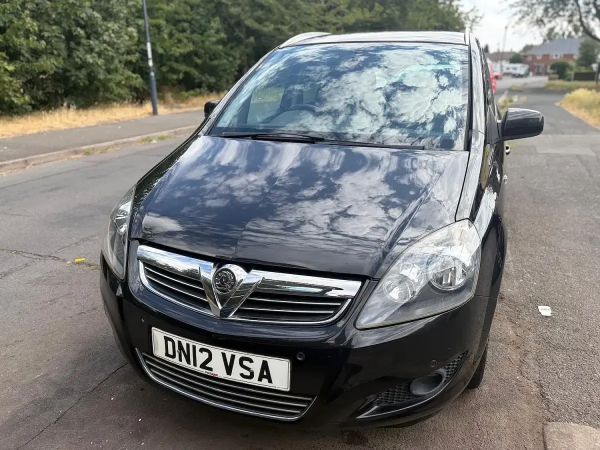 Used Vauxhall Zafira Design Edition 115 HP (84 kW) 2012 Black MPV