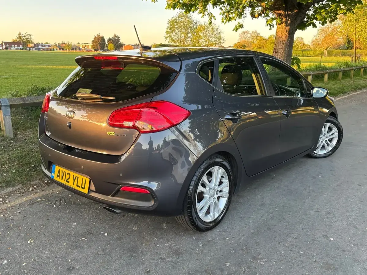 Używany Kia Ceed 2012 Srebrny Hatchback