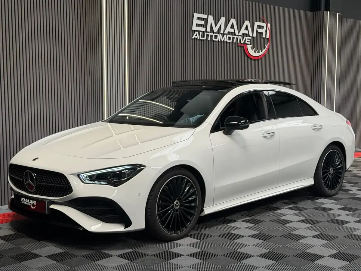 Begagnad Mercedes CLA200 AMG line 2024 Vit Sportkupé
