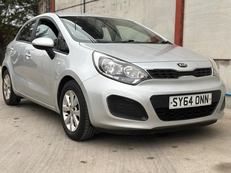 Silver Used 2014 Kia Rio Hatchback | £3,395 (Fair price) - Image 1/4