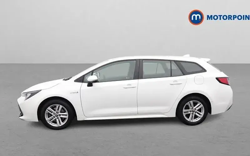 Used Toyota Corolla 184 HP (135 kW) 2022 White Estate