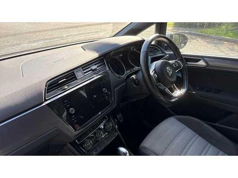 Usado VW Touran R-line 150 HP (110 kW) 2021 Prateado Monovolume