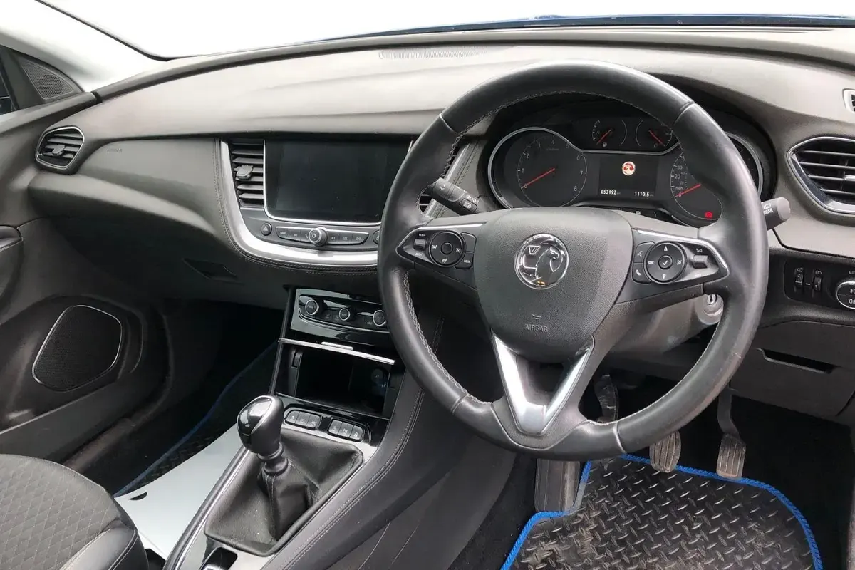 Used Vauxhall Grandland X Business Edition 130 HP (95 kW) 2019 Blue SUV