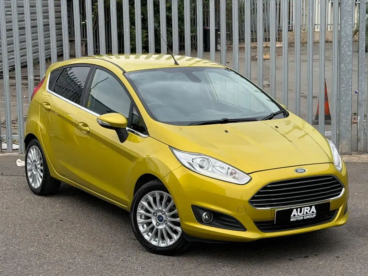 Used Ford Fiesta Titanium 120 HP (88 kW) 2014 Yellow Hatchback