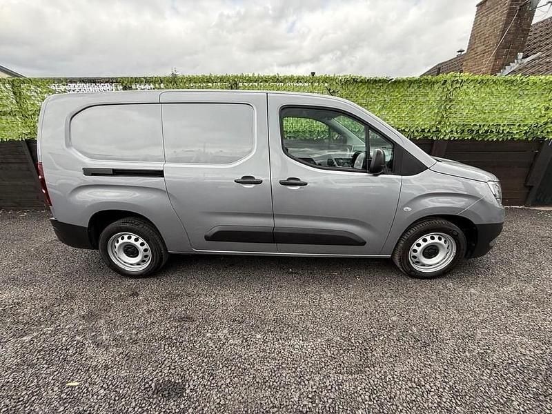 Used Vauxhall Combo S 100 HP (73 kW) 2023 Grey MPV