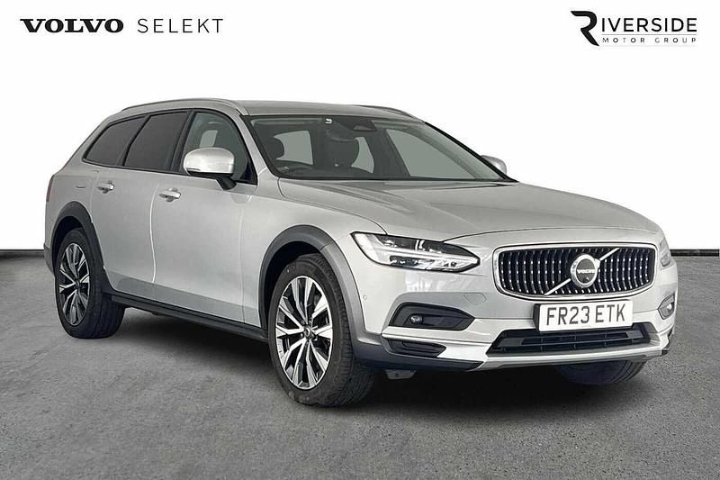 Used Volvo V90 Plus 235 HP (172 kW) 2023 Silver dawn Estate
