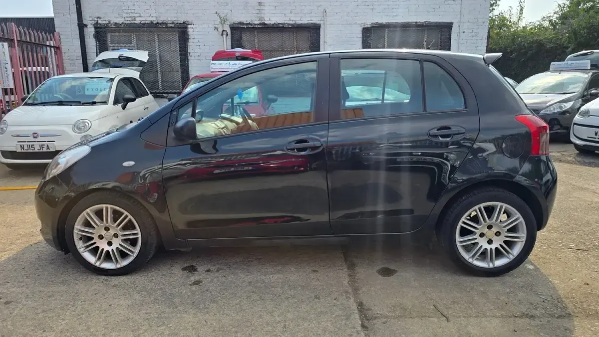 Used Toyota Yaris SR 2008 Black Hatchback