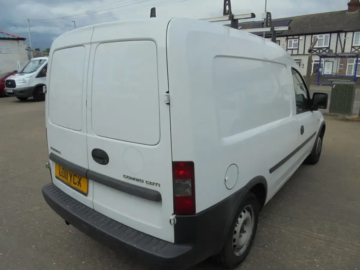 Używany Vauxhall Combo 75 KM (55 kW) 2011 Biały Minivan