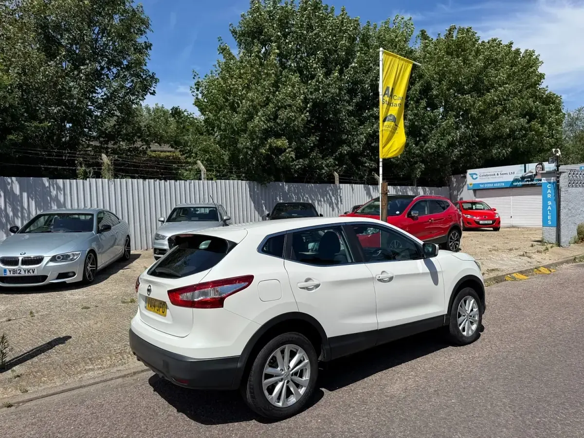 Used Nissan Qashqai Acenta 115 HP (84 kW) 2014 White SUV