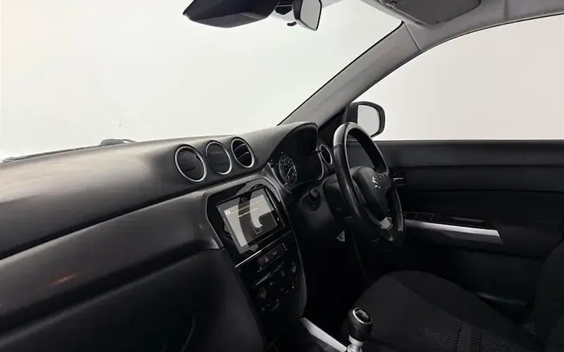 Used Suzuki Vitara SZ-T 129 HP (94 kW) 2022 White SUV