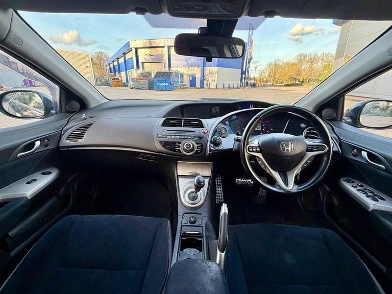 Begagnad Honda Civic EX 140 HK (102 kW) 2007 Svart Halvkombi