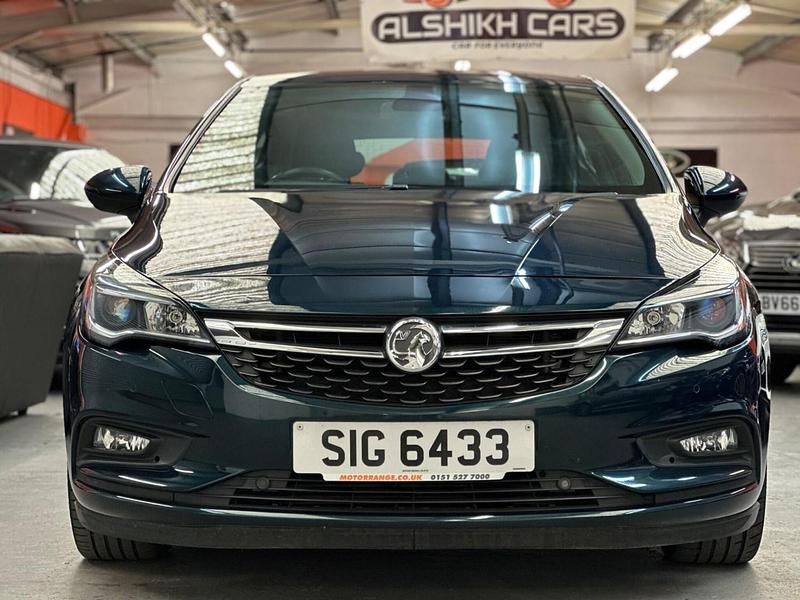 Second-hand Vauxhall Astra Elite 136 CP (100 kW) 2016 Verde Hatchback