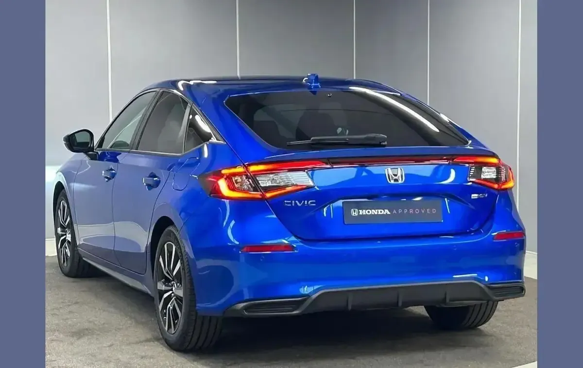 Used Honda Civic Elegance 140 HP (102 kW) 2024 Blue Hatchback