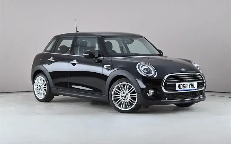 Begagnad Mini Cooper Hatch 136 HK (100 kW) 2018 Halvkombi