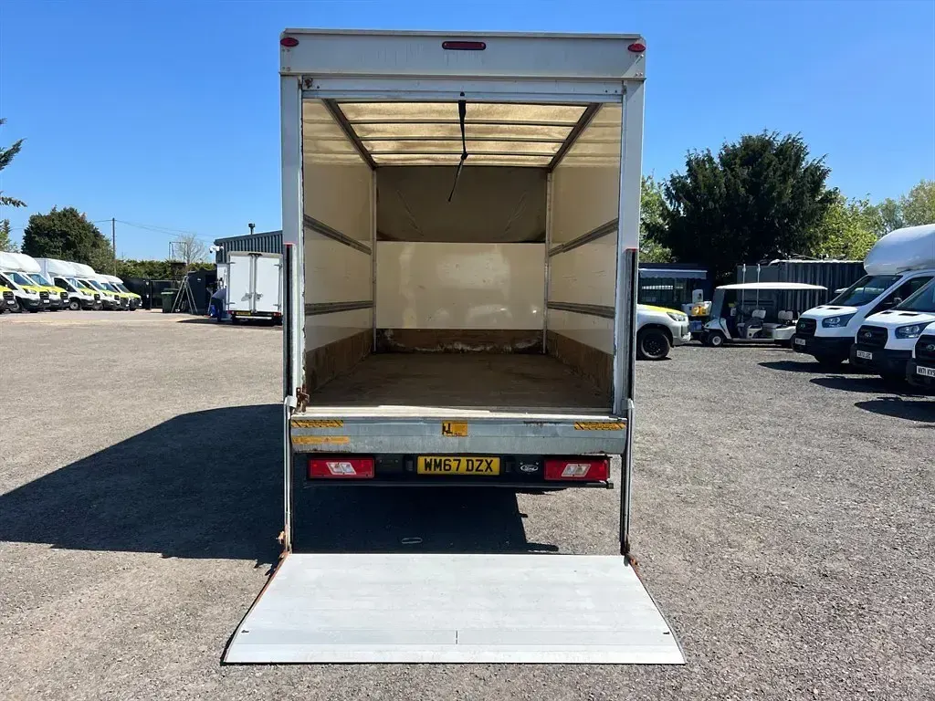 Begagnad Ford Transit 130 HK (95 kW) 2017 Vit Cab