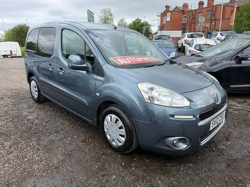 Used Peugeot TePee S 92 HP (67 kW) 2012 Grey MPV