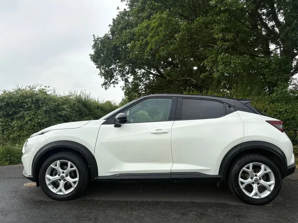 Used Nissan Juke N-Connecta 114 HP (83 kW) 2022 White SUV