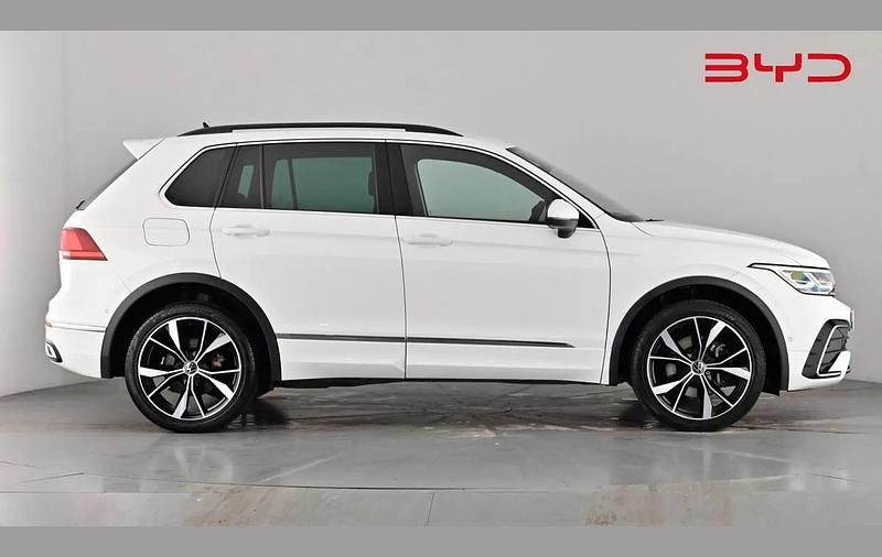 Used VW Tiguan R-line 245 HP (180 kW) 2022 Pure white SUV