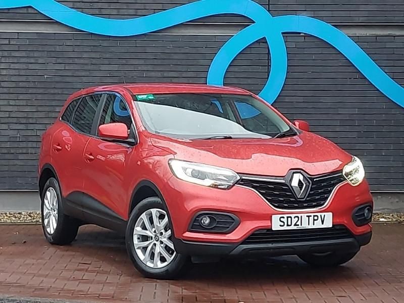 Red Used 2021 Renault Kadjar Play SUV | £11,998 (Good price) - Image 1/4