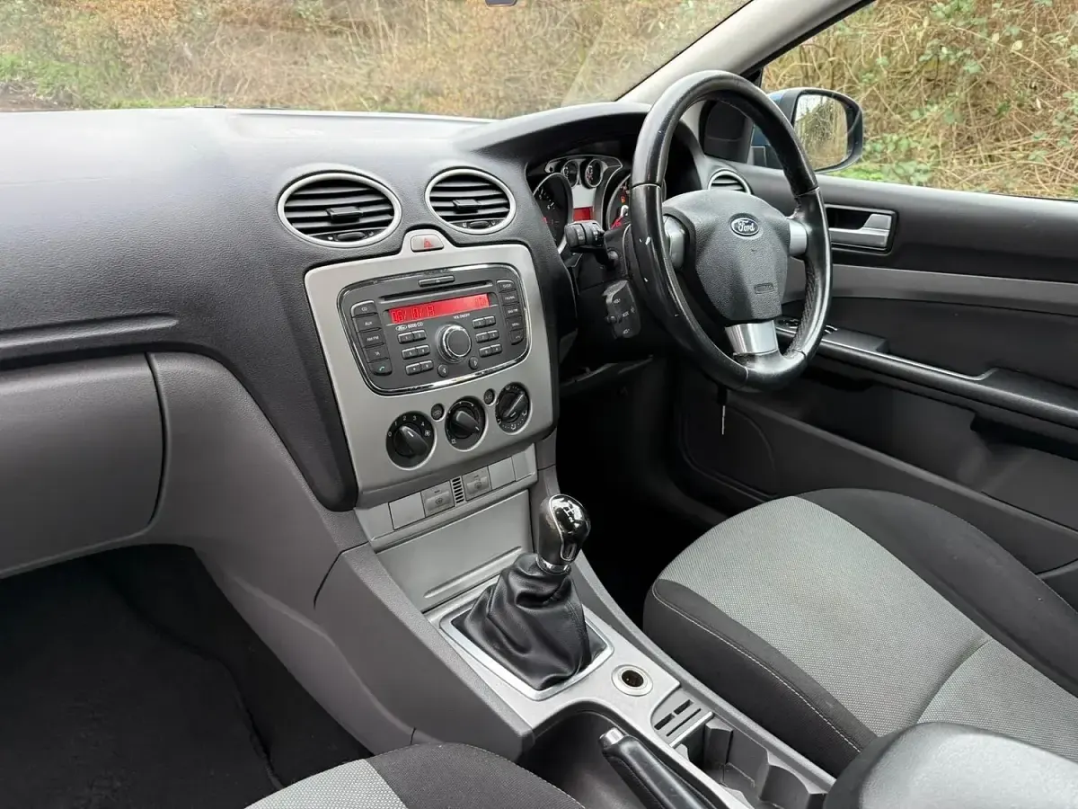 Used Ford Focus Zetec 2010 Blue Hatchback