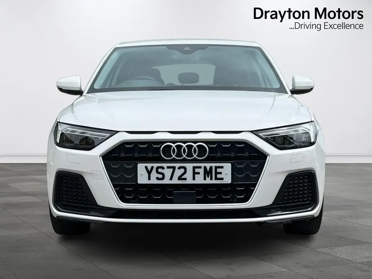 Used Audi A1 Sportback Sport 95 HP (69 kW) 2022 White Hatchback