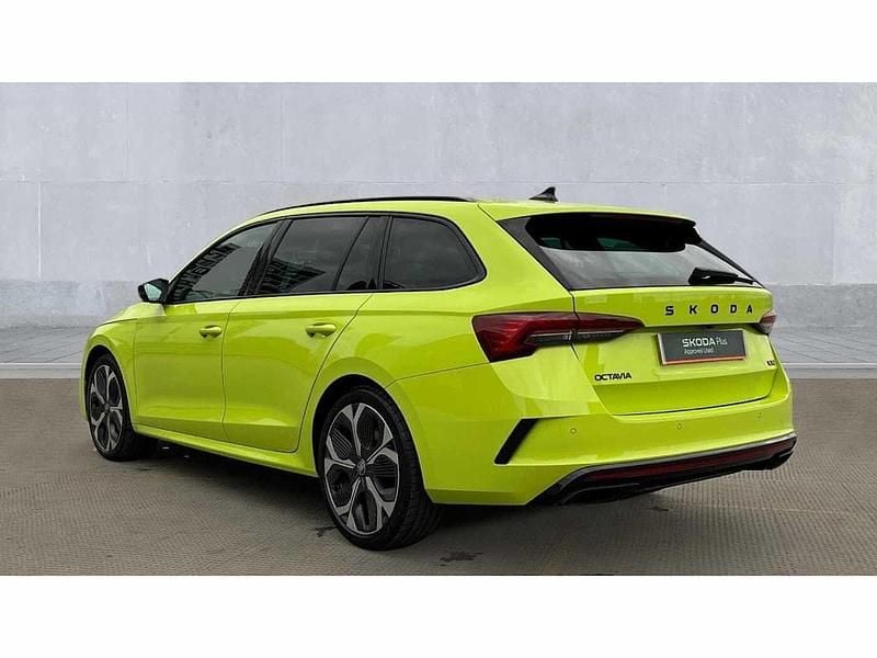 Used Skoda Octavia vRS 265 HP (194 kW) 2025 Green Estate