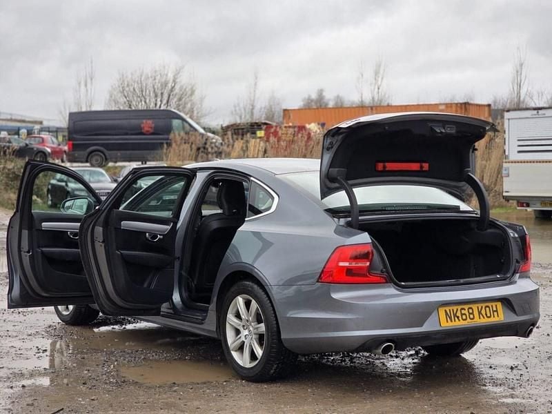 Used Volvo S90 Momentum 190 HP (139 kW) 2018 Grey Sedan