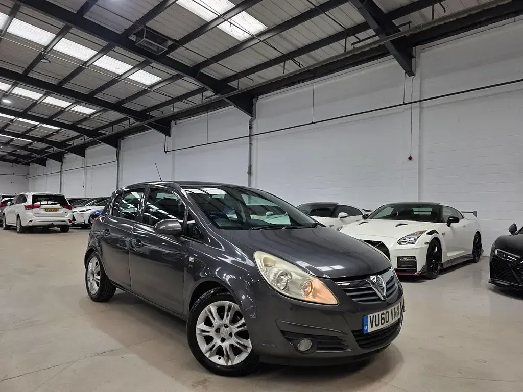 Begagnad Vauxhall Corsa 100 HK (73 kW) 2010 Grå Halvkombi