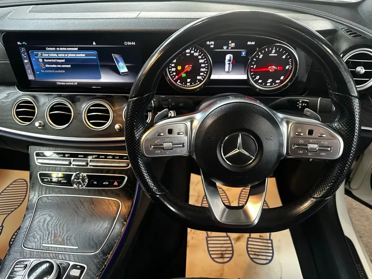 Begagnad Mercedes E220 AMG Line Premium 2018 Vit Kombi