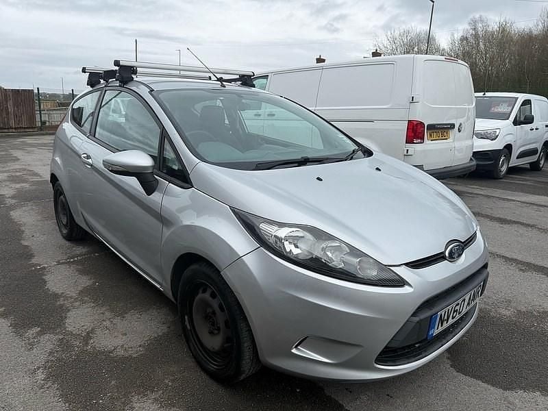 Second-hand Ford Fiesta 82 CP (60 kW) 2010 Argintiu Hatchback