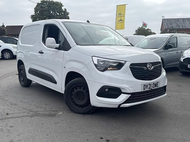 White Used 2021 Vauxhall Combo Sportive MPV | £8,295 (Fair price) - Image 1/3