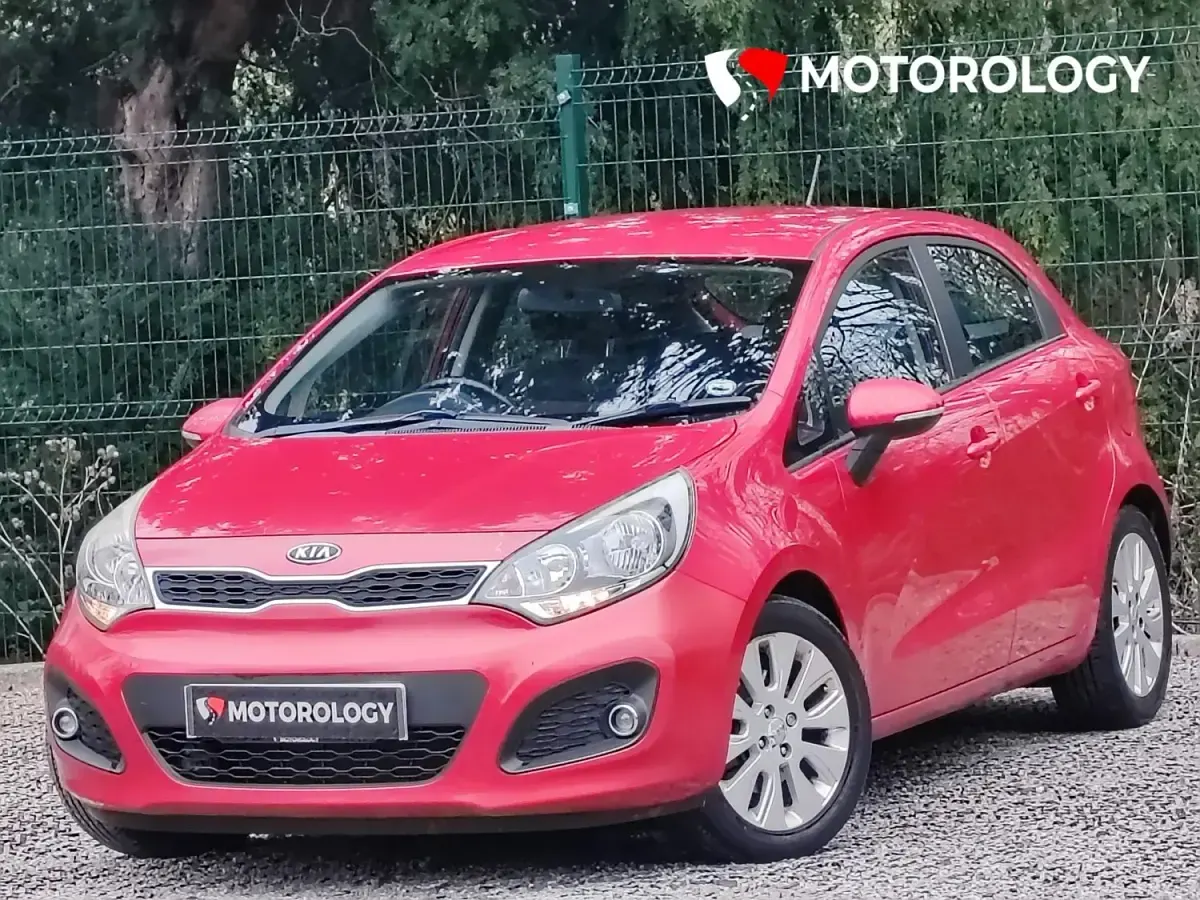 Usado Kia Rio 107 CV (78 kW) 2012 Rojo Utilitario