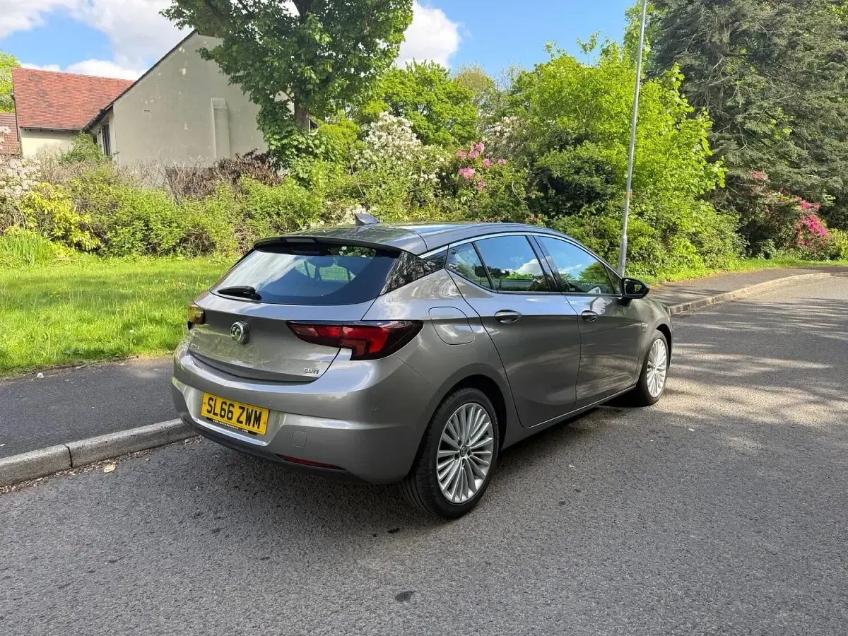 Used Vauxhall Astra Elite 110 HP (80 kW) 2016 Grey Hatchback