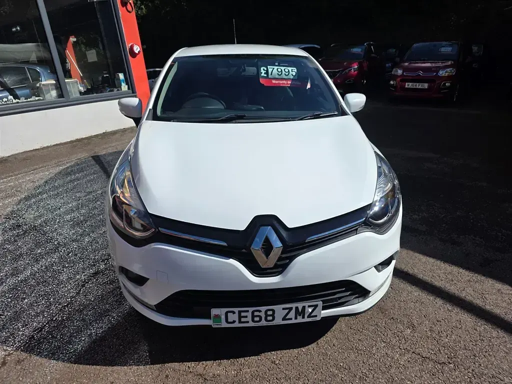 Used Renault Clio Iconic 2018 White Hatchback