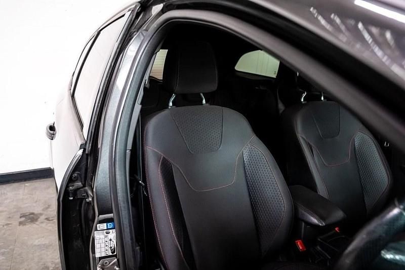 Used Ford Focus ST-Line 125 HP (91 kW) 2016 Grey Estate