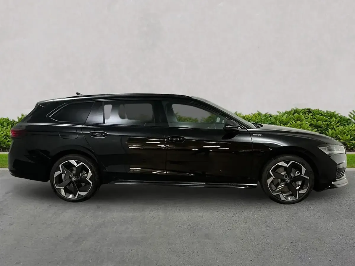 New Skoda Superb SportLine 2026 Black Estate