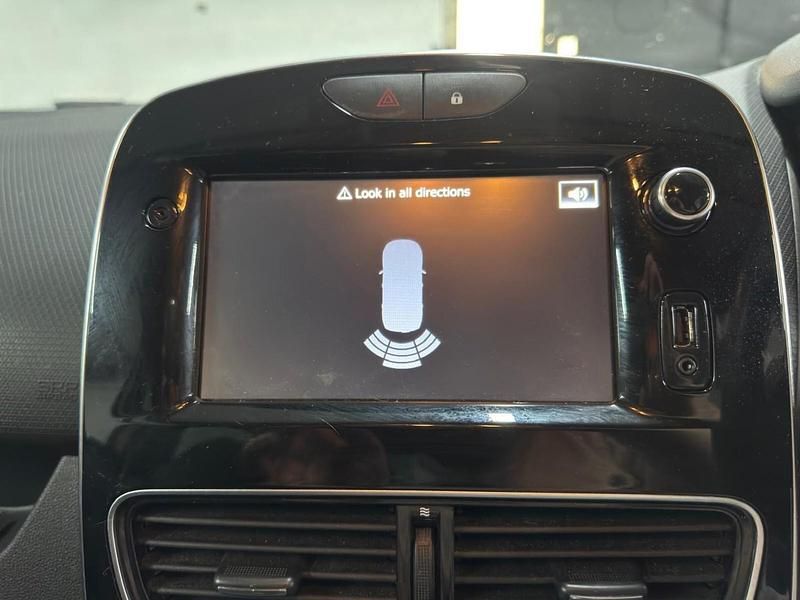 Used Renault Clio IV Iconic 90 HP (66 kW) 2019 White Hatchback